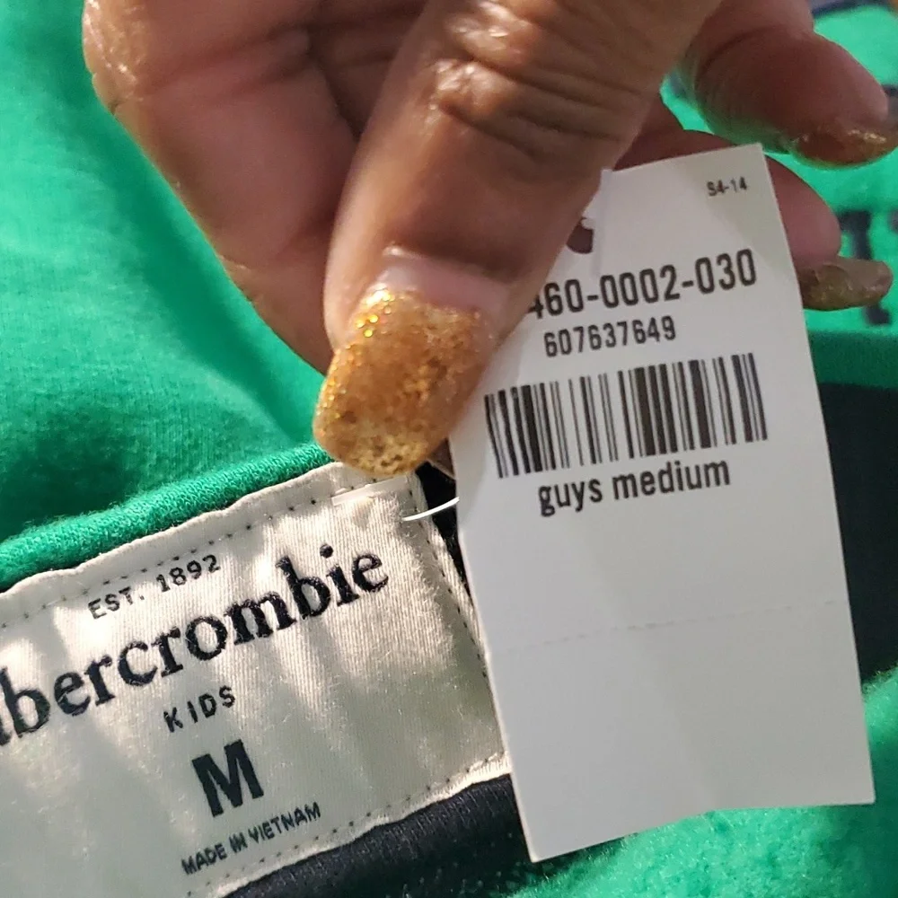 Boys Green Abercrombie shorts medium - Picture 3 of 4